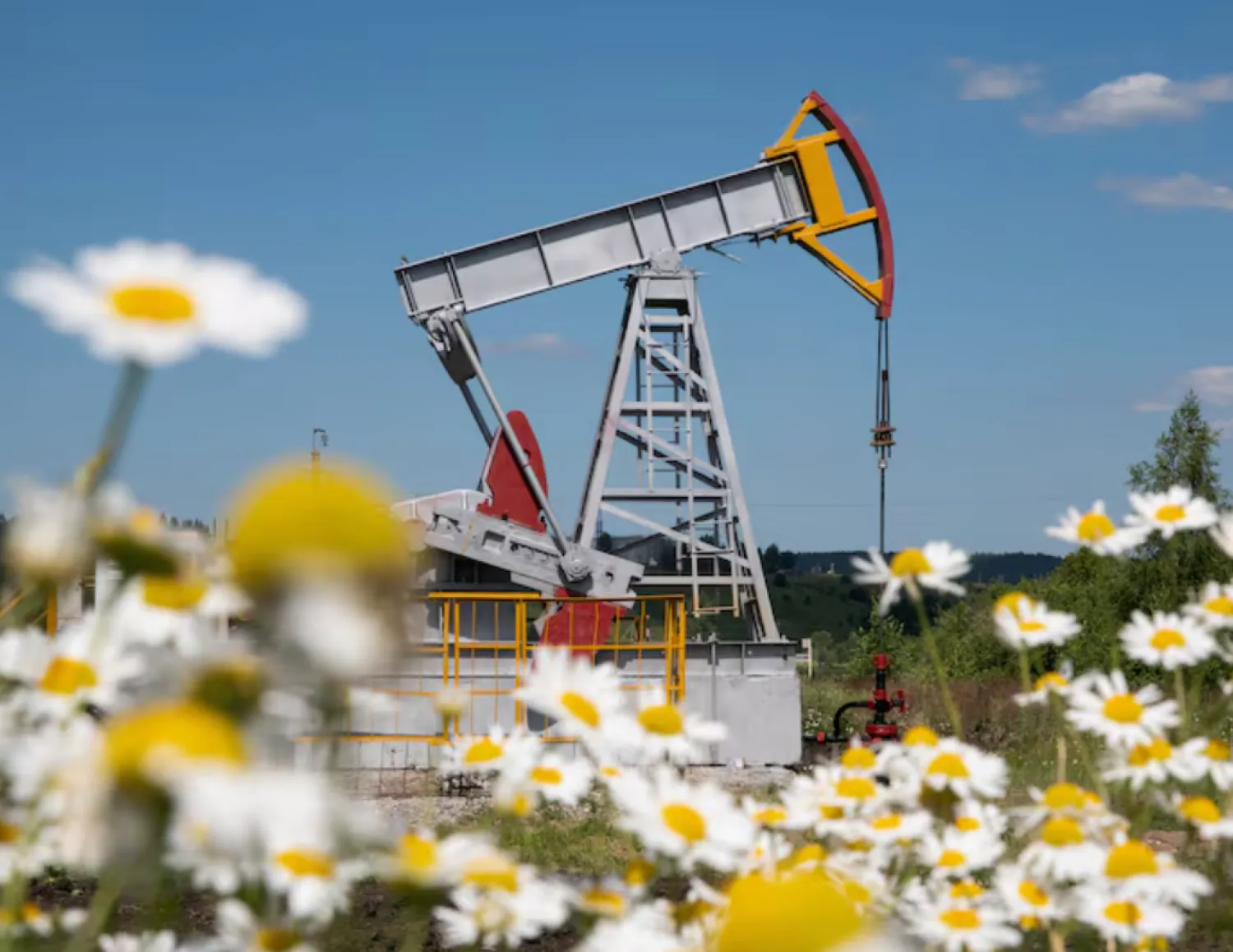 A view shows an oil pump jack outside Almetyevsk, in the Republic of Tatarstan, Russia July 14, 2025. REUTERS/Stringer/File Photo 