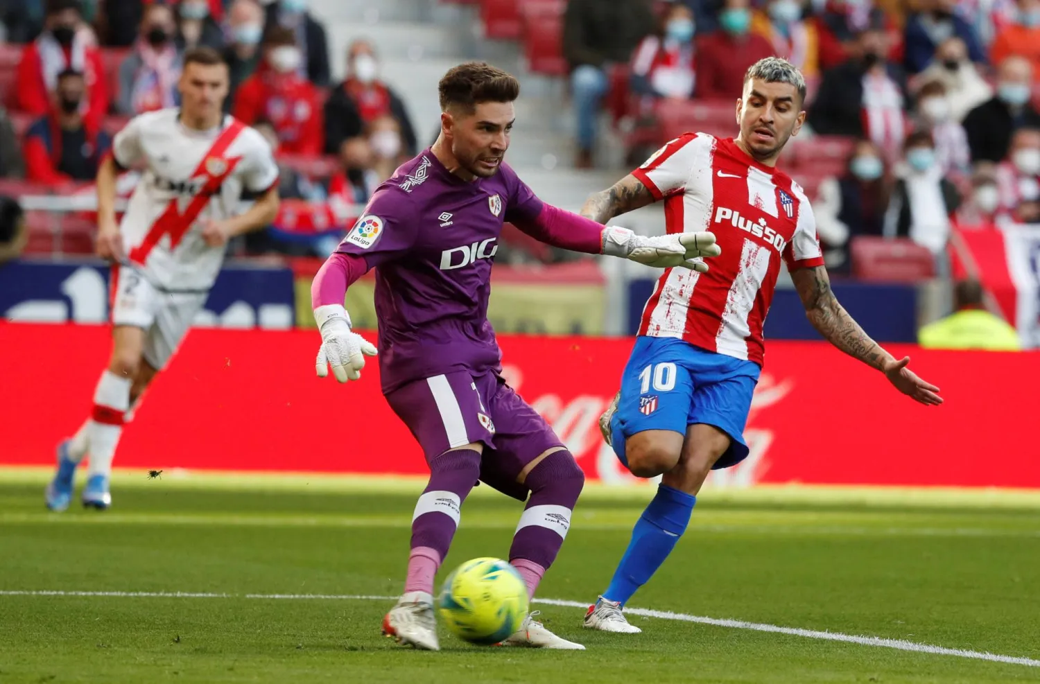 Football - LaLiga - Atletico Madrid v Rayo Vallecano - Wanda Metropolitano, Madrid, Spain - January 2, 2022 Atletico Madrid's Angel Correa in action with Rayo Vallecano's Luca Zidane. (Reuters)