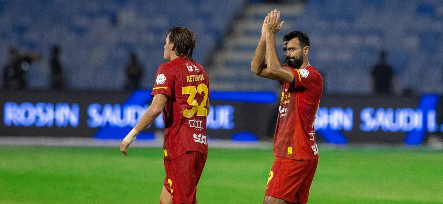 آل سالم بعد تسجيله هدف الفوز أمام الخليج (تصوير: عيسى الدبيسي)