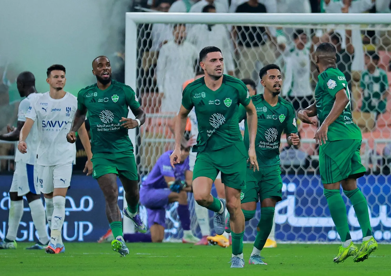 نجح الأهلي بالعودة لأجواء المباراة في الدقائق الأخيرة (رويترز) 