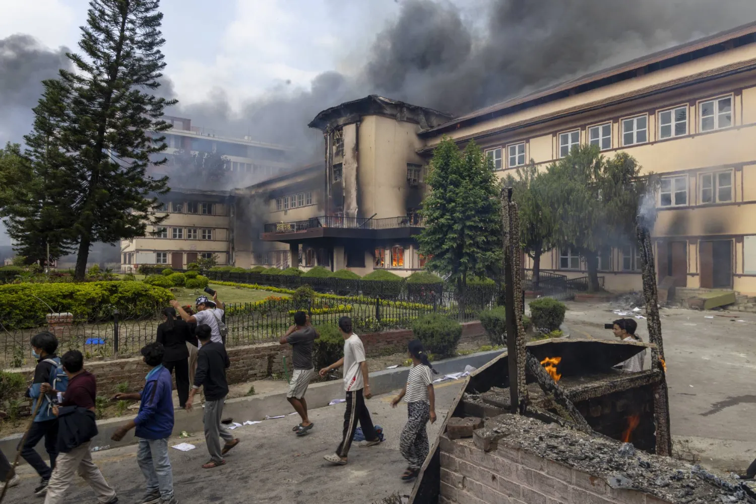 دخان ودمار ... من اضطرابات نيبال (إ.ب.أ)