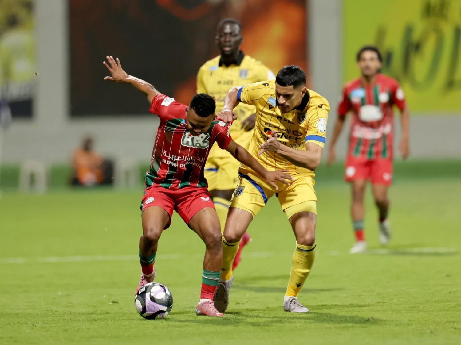 من المواجهة التي جمعت التعاون والاتفاق (تصوير: مشعل القدير)