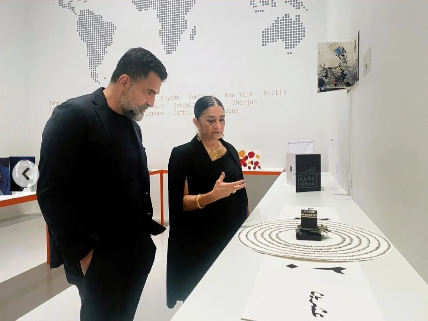 غادة خنجي في المعرض (إنستغرام)