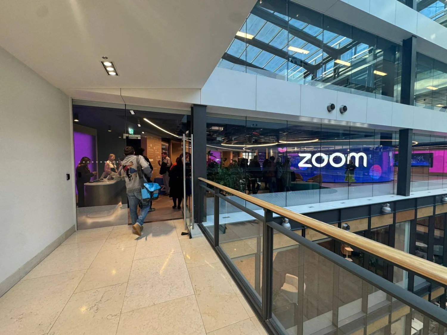 جانب من المدخل الرئيسي للمؤتمر السنوي «زووم توبيا 2025» (الشرق الأوسط)