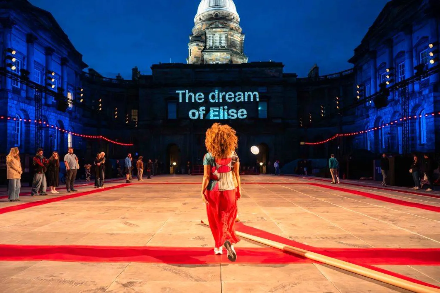 الأحلام تشرع أبوابها على الواقع عندما يرقص الناس («رقص الناس» © تومي غا-كين وان)