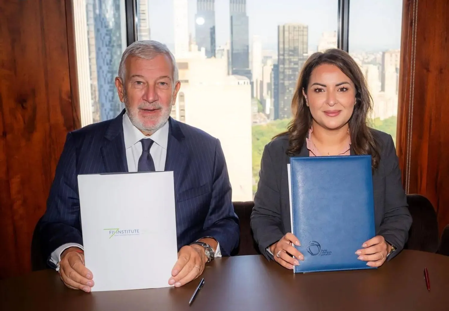 جانب من توقيع مذكرة التفاهم بين «مؤسسة مبادرة مستقبل الاستثمار» و«منظمة التعاون الرقمي» (واس)