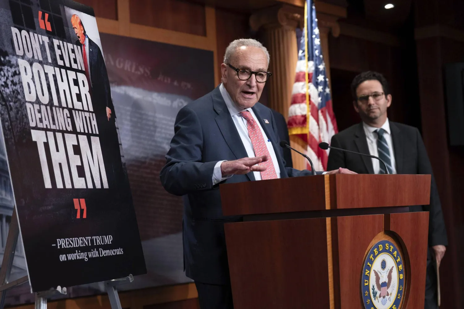 زعيم الأقلية الديمقراطية في مجلس الشيوخ تشاك شومر (أ.ب)