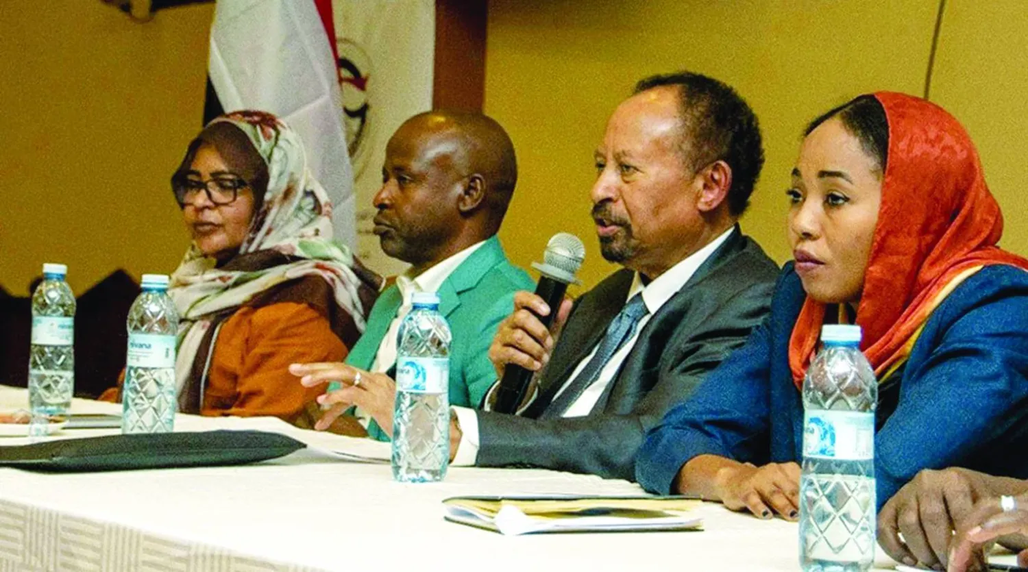 حمدوك رئيس تحالف «صمود» خلال أحد الاجتماعات في لندن (متداولة)