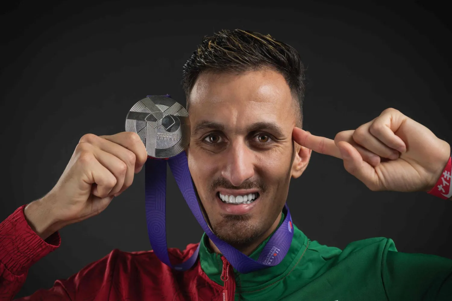 المغربي سفيان البقالي اكتفى بالميدالية الفضية (أ.ف.ب)