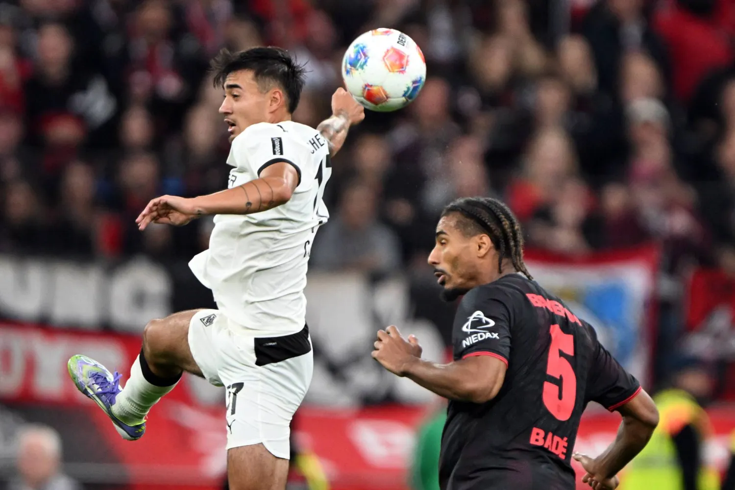 التعادل حسَم مواجهة ليفركوزن وبروسيا مونشنغلادباخ (د.ب.أ)