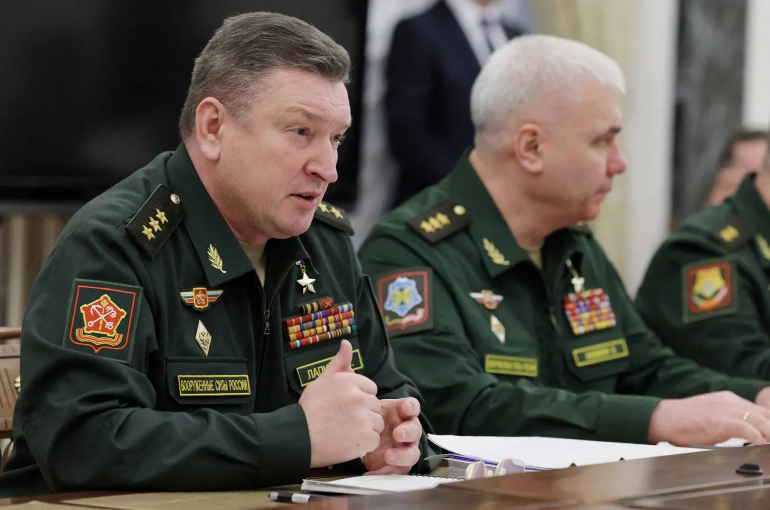 الجنرال ألكسندر لابين (يسار) (رويترز)