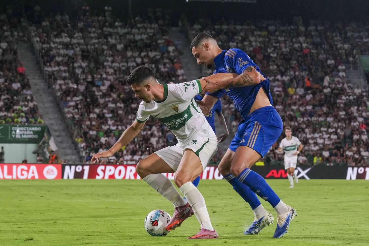 إلتشي هزم ريال أوفييدو في لا ليغا (إ.ب.أ)