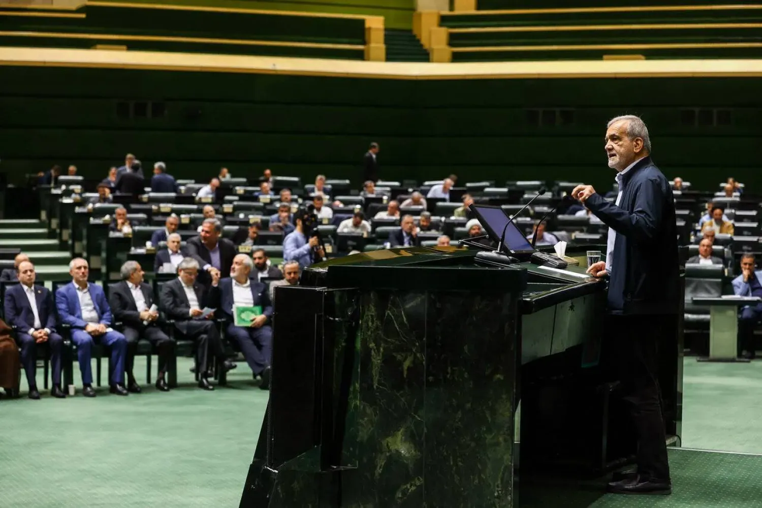 Pezeşkiyan geçtiğimiz hafta İran Şura Meclisi’ne hitap ederken (DPA)