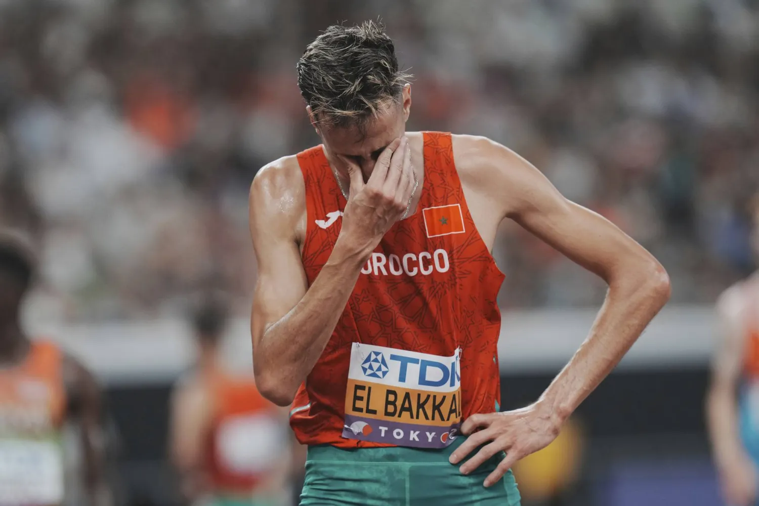 المغربي سفيان البقالي يفشل في الدفاع عن لقبه بسباق 3 آلاف موانع ونال الفضية (أ.ب)