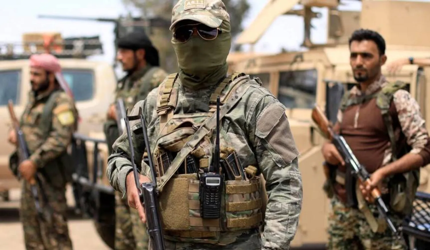 عناصر من «قسد» في محافظة دير الزور السورية (أرشيفية-رويترز)