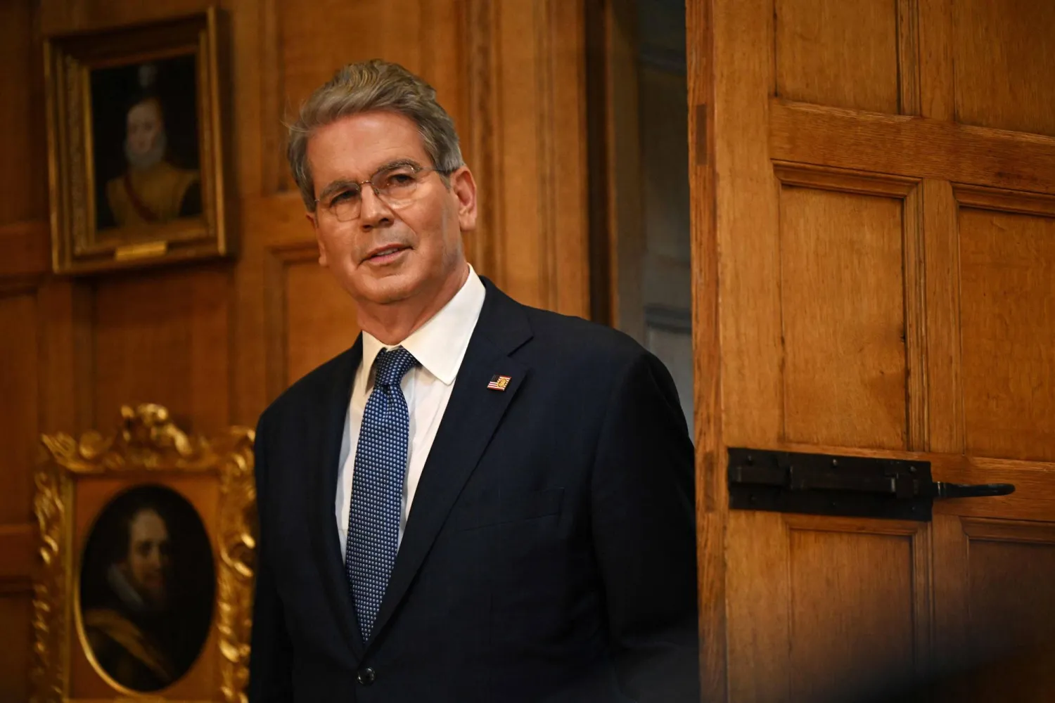 سكوت بيسنت يحضر مؤتمراً صحافياً خلال الزيارة الرسمية الثانية لدونالد ترمب للمملكة المتحدة يوم 18 سبتمبر 2025 (أ.ف.ب)