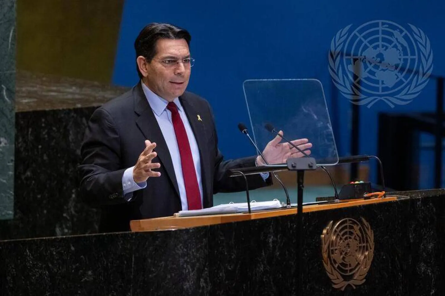 المندوب الإسرائيلي داني دانون متحدثاً في الجمعية العامة (صور الأمم المتحدة)