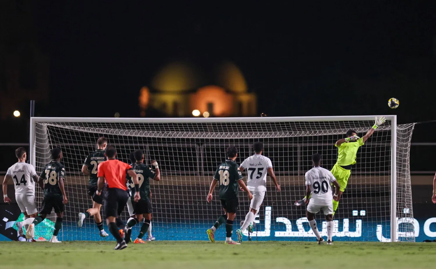 الخلود عبر إلى دور الـ16 عقب انتصاره على البكيرية (تصوير: سعد العنزي)