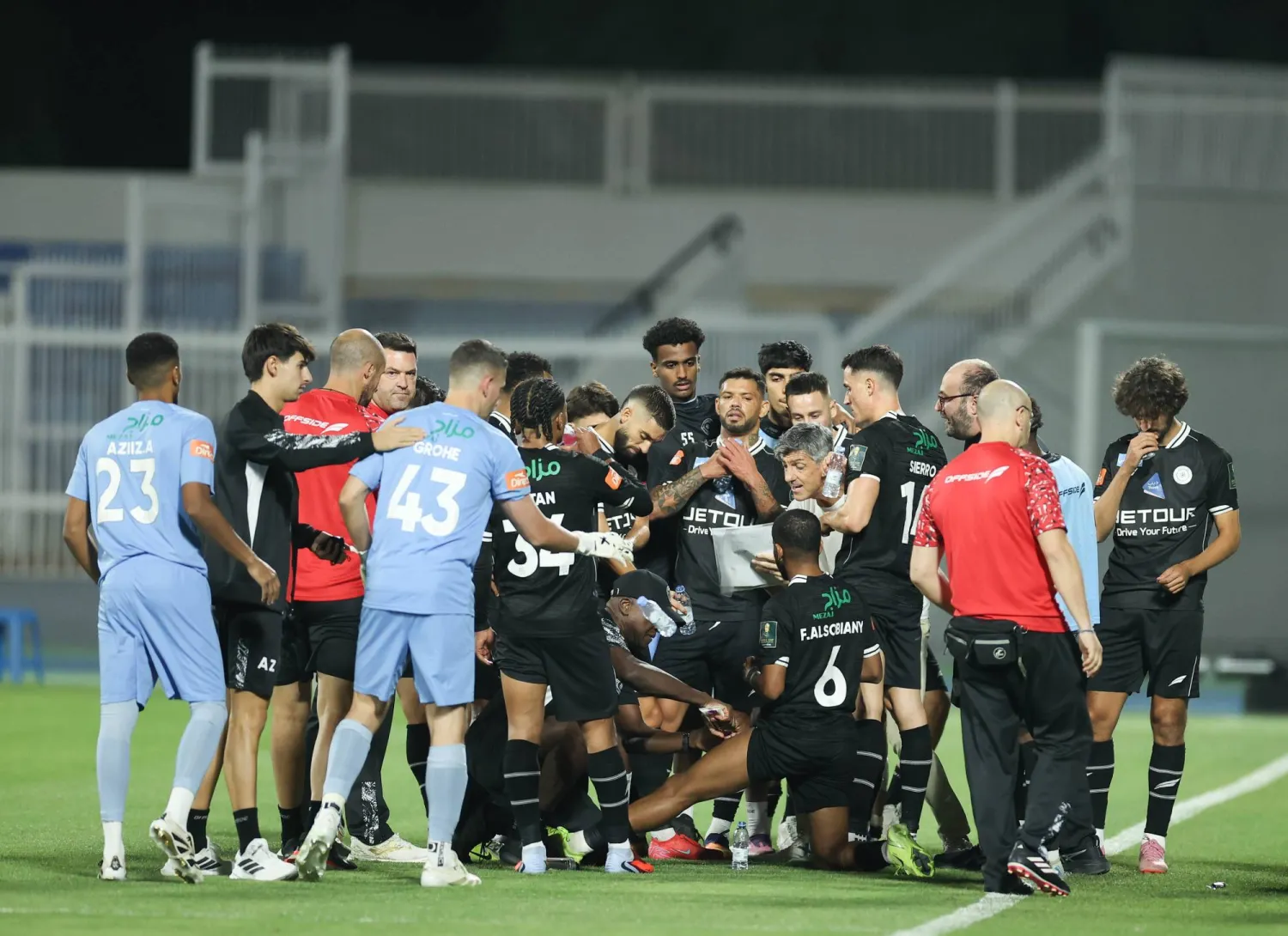 فرحة الشباب بالعبور المثير (تصوير: عدنان مهدلي)