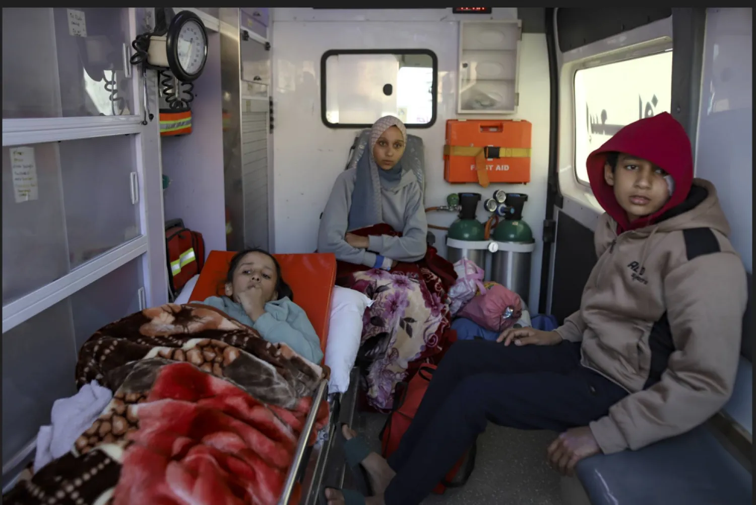 الدول عرضت تقديم المساعدات المالية والأطقم الطبية والمعدات لعلاج مرضى من غزة في الضفة (أ.ب)