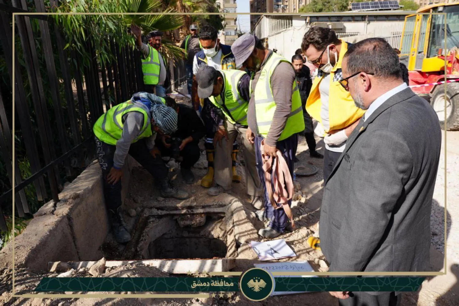 انتشال رُفات مقبرة القدم قرب حي الميدان في دمشق (سانا)