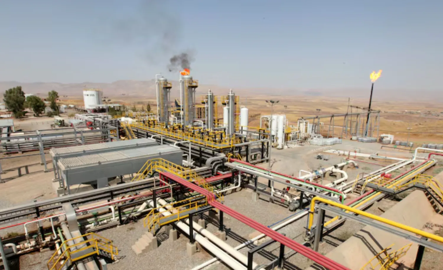 A flame rises from a chimney at Taq Taq oil field in Arbil, in Iraq's Kurdistan region, August 16, 2014. REUTERS/Azad Lashkari/File Photo