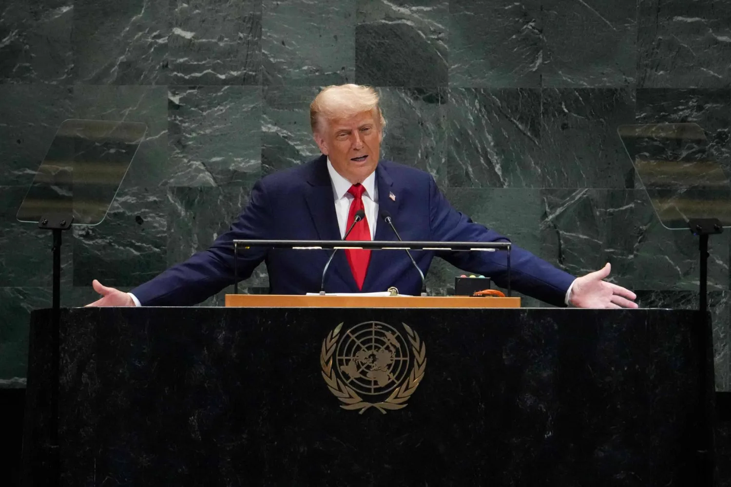الرئيس الأميركي دونالد ترمب خلال كلمة أمام الجمعية العامة للأمم المتحدة في مقر الأمم المتحدة بنيويورك 23 سبتمبر 2025 (أ.ف.ب)