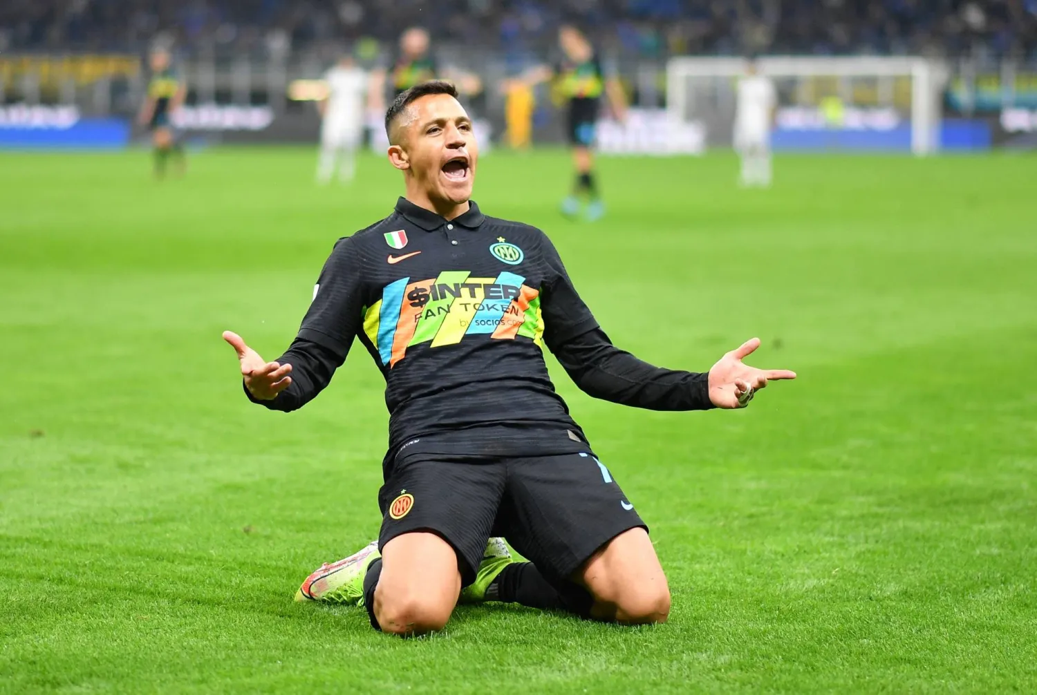 أليكسيس سانشيز مهاجم إشبيلية (رويترز)