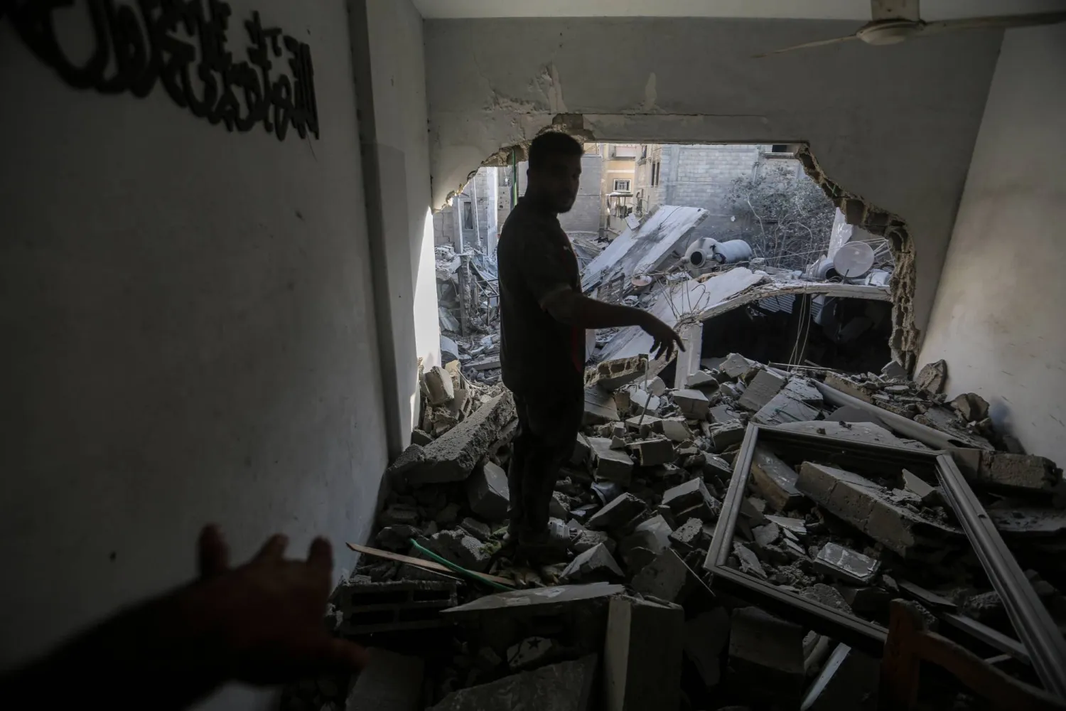  23 September 2025, Palestinian Territories, Gaza: Palestinians inspect the site of Israeli airstrikes on homes in the Shati refugee camp, amid an Israeli military operation, in Gaza City (dpa)
