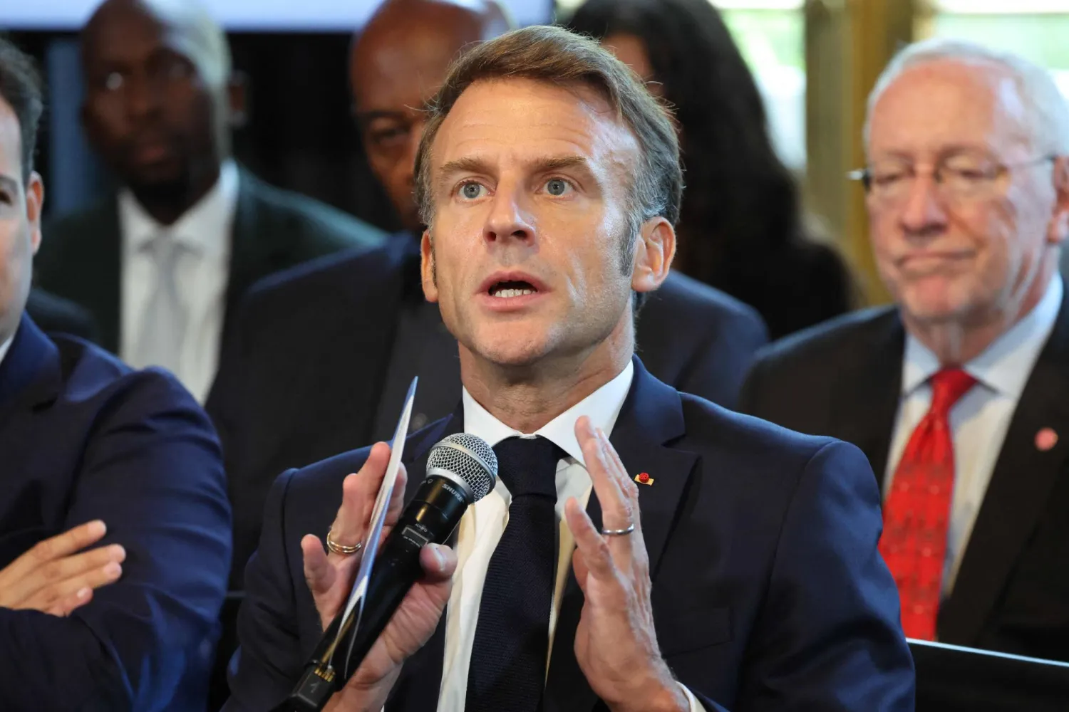 الرئيس الفرنسي إيمانويل ماكرون يلقي كلمة خلال فعالية في مدينة نيويورك 23 سبتمبر 2025 (أ.ف.ب)