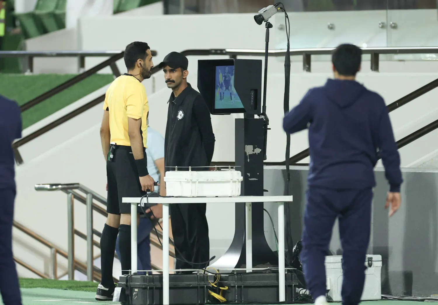 مواجهة أبها والشباب شهدت جدلاً تحكيمياً كبيراً (تصوير: عدنان مهدلي)