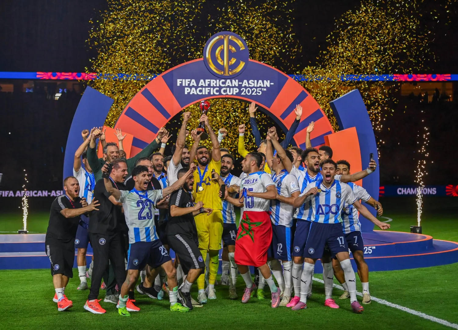 بيراميدز المصري لحظة تتويجه باللقب القاري (تصوير: علي خمج) 