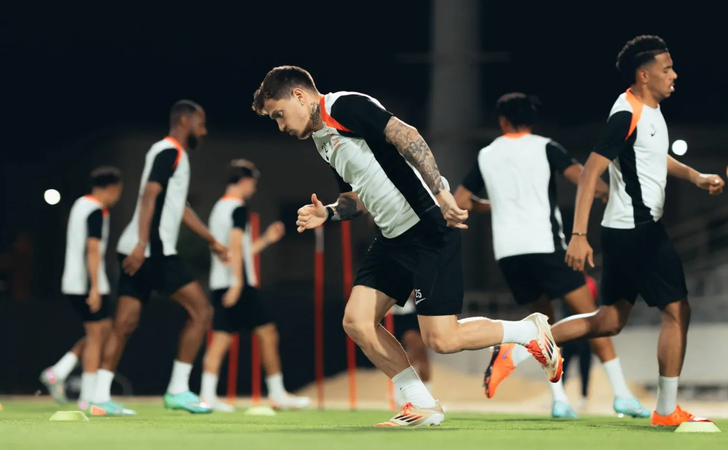 يتطلع القادسية الذي بلغ نهائي النسخة الماضية من البطولة وخسره أمام الاتحاد إلى تكرار تجربته الناجحة (نادي القادسية) 