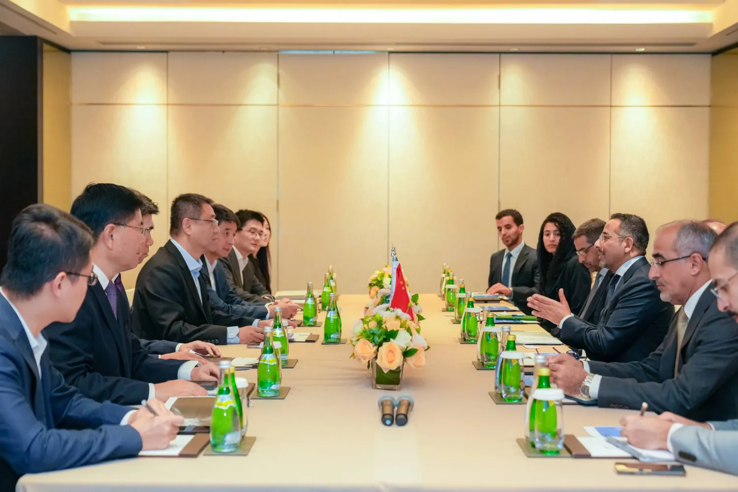 خلال اجتماع الوزير الخريّف مع كبرى الشركات الصينية في بكين (الشرق الأوسط)