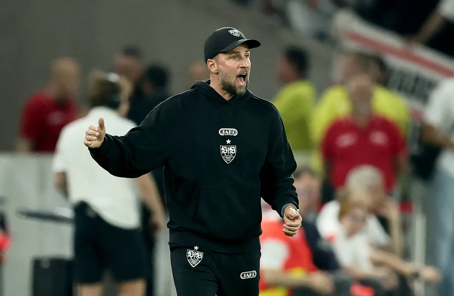 سيباستيان هونيس مدرب فريق شتوتغارت الألماني (إ.ب.أ)