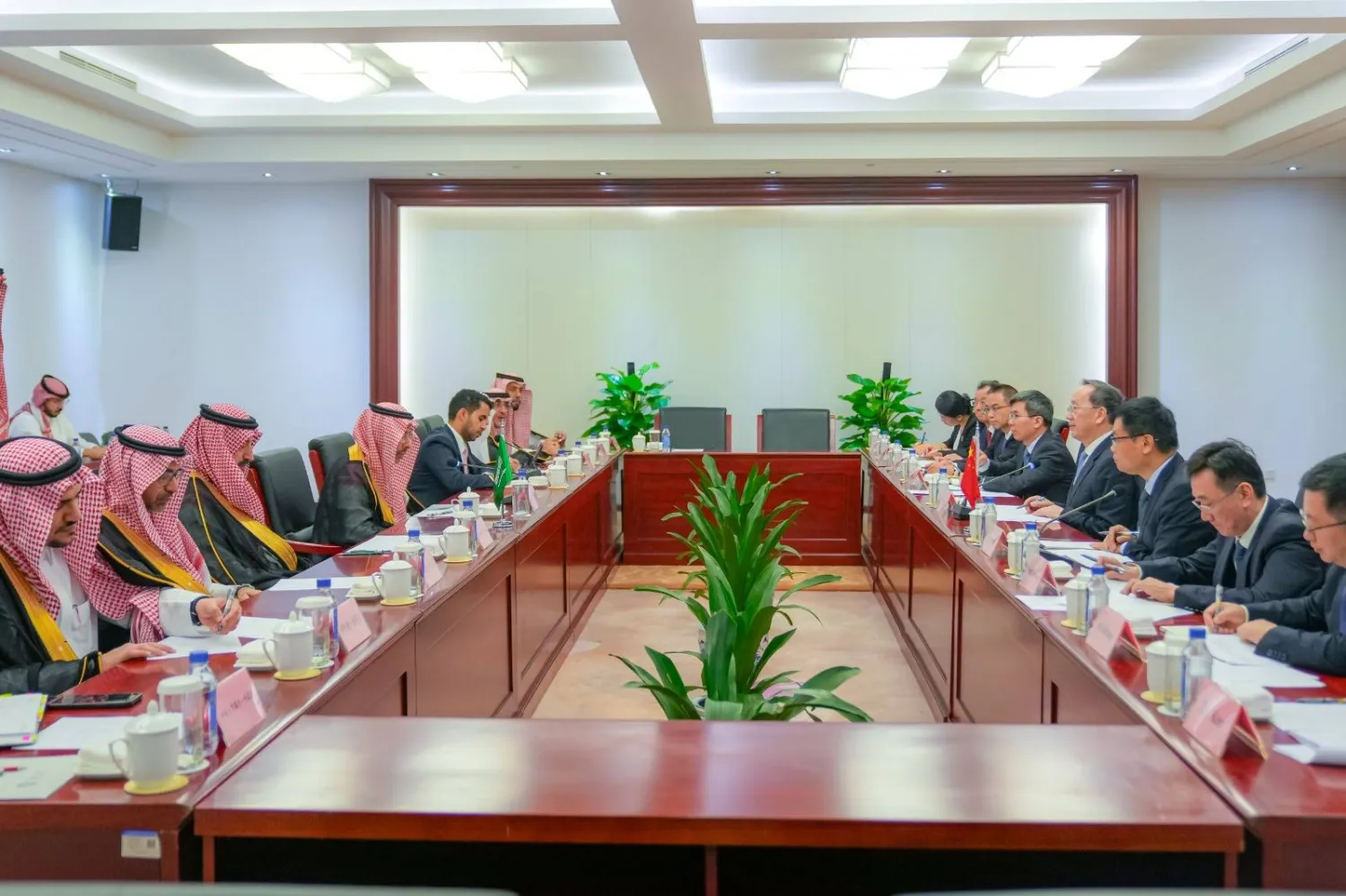 وزير الصناعة والثروة المعدنية السعودي يجتمع مع نظيره الصيني في بكين (الشرق الأوسط)