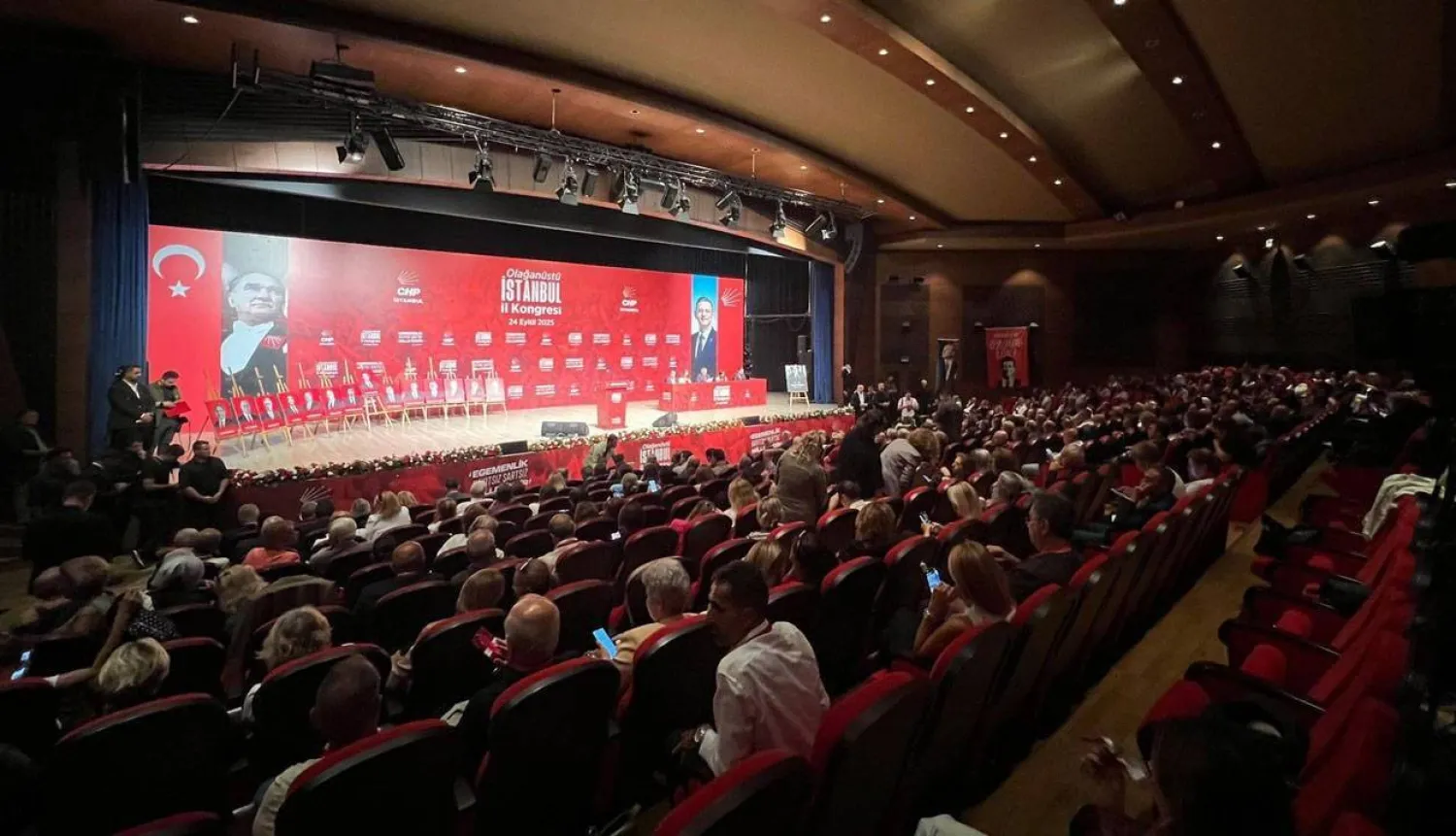 جانب من المؤتمر العام الاستثنائي الإقليمي لحزب الشعب الجمهوري في إسطنبول (حساب الحزب في إكس)