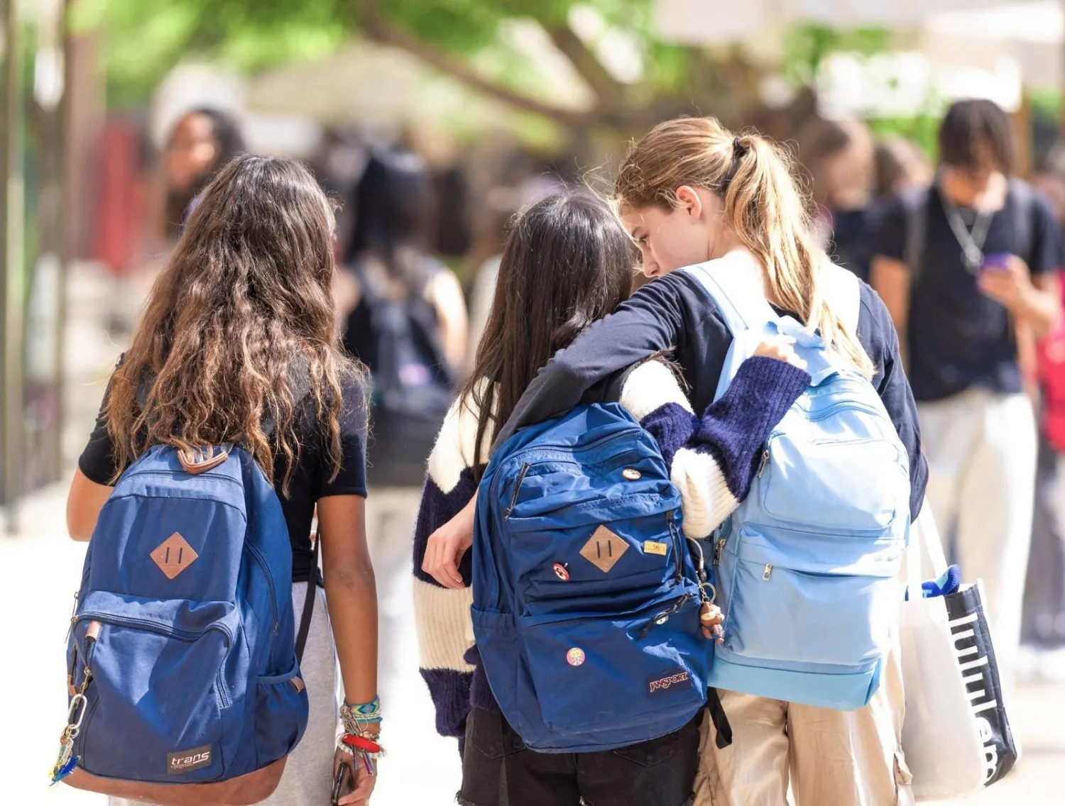 طالبات في مدرسة «الكلية الأميركية» بالقاهرة (حساب المدرسة على «فيسبوك»)