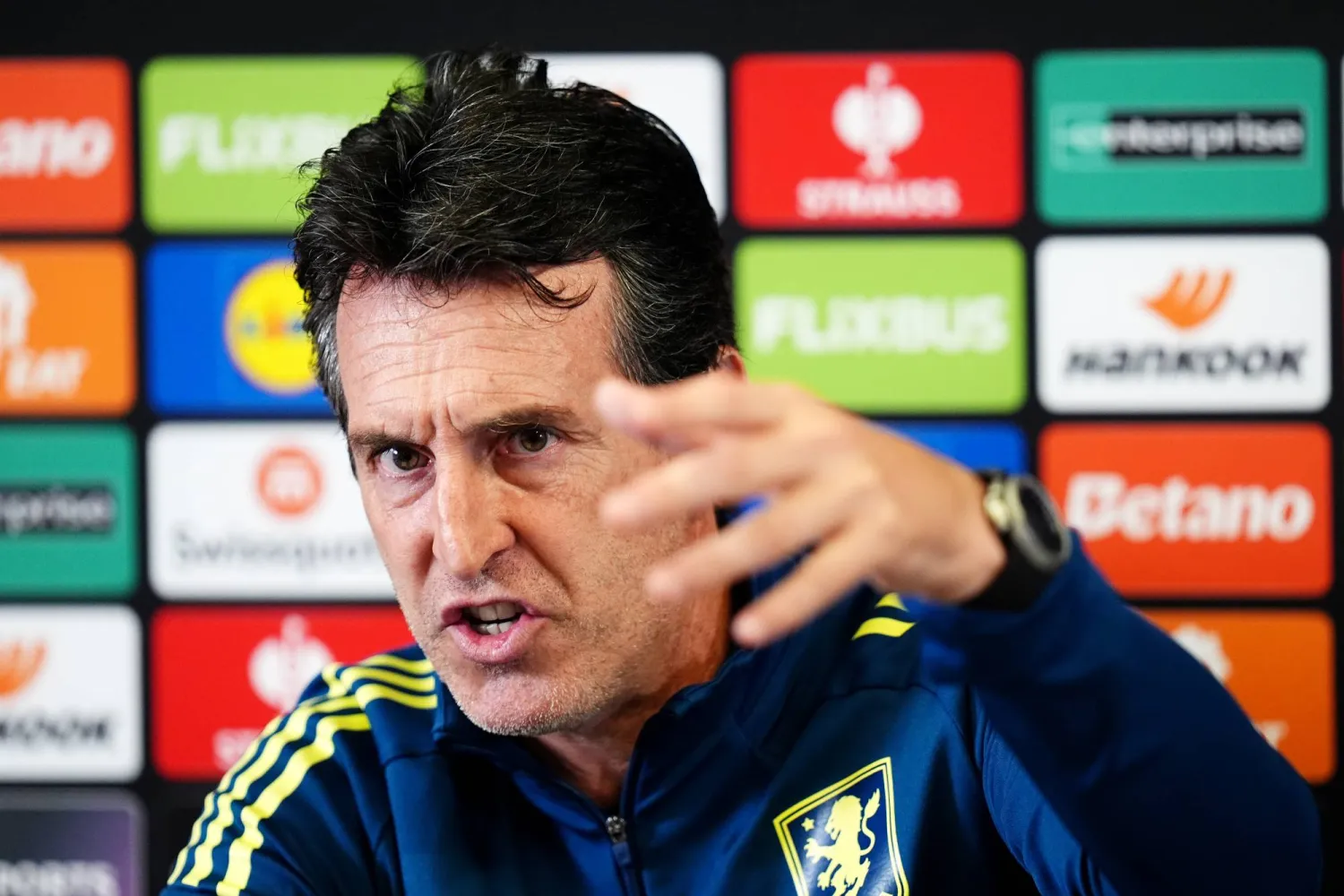 أوناي إيمري مدرب آستون فيلا (د.ب.أ)