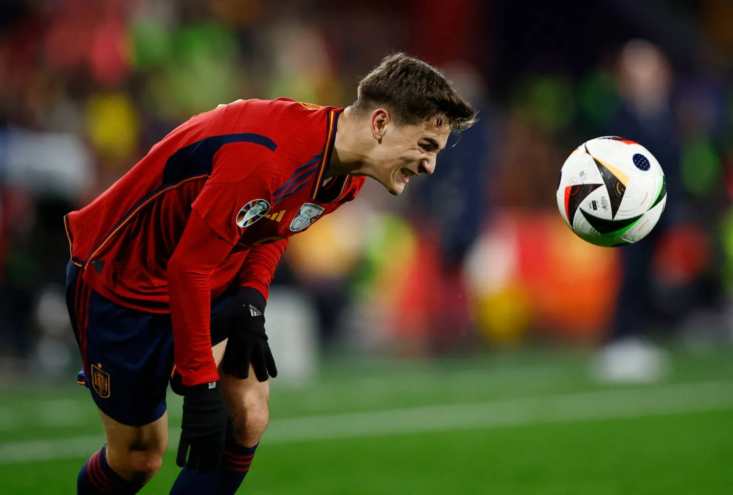 الإصابة تبعد غافي لعدة أشهر (رويترز)