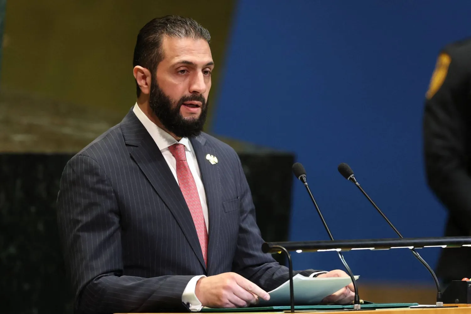 الرئيس السوري أحمد الشرع في كلمة أمام الجمعية العامة للأمم المتحدة في نيويورك الأربعاء (أ.ف.ب) 