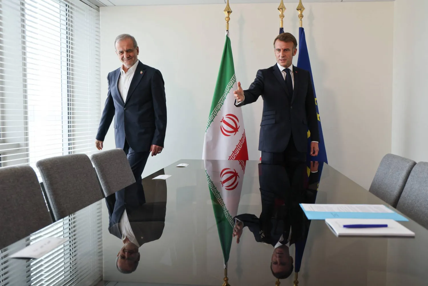 ماكرون و بزشكيان يصلان لعقد اجتماع ثنائي على هامش الجمعية العامة للأمم المتحدة في نيويورك (أ.ف.ب)