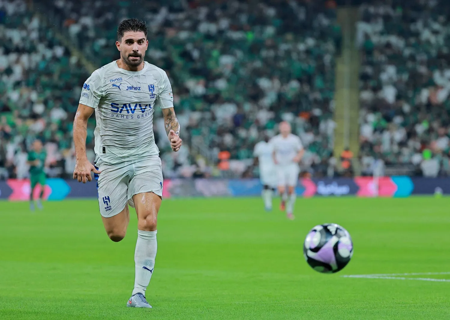 البرتغالي روبن نيفيز نجم فريق الهلال السعودي (رويترز)