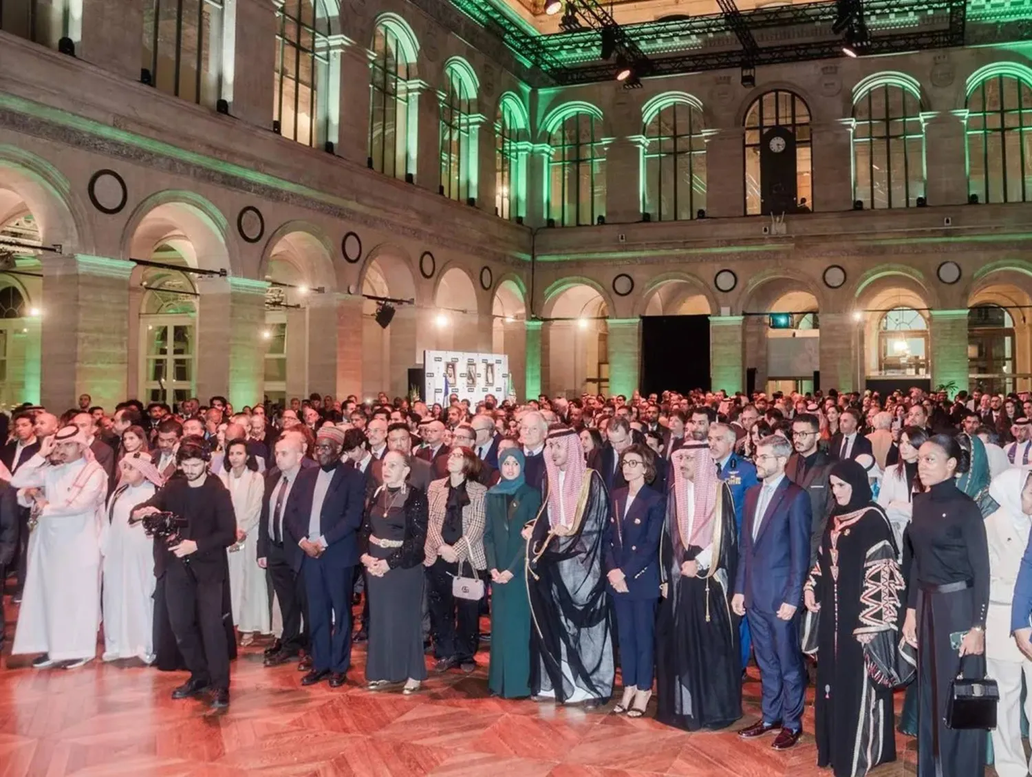 حضور تمثل بمسؤولين ودبلوماسيين وشخصيات فاعلة اجتماعياً واقتصادياً وثقافياً وإعلامياً (واس)