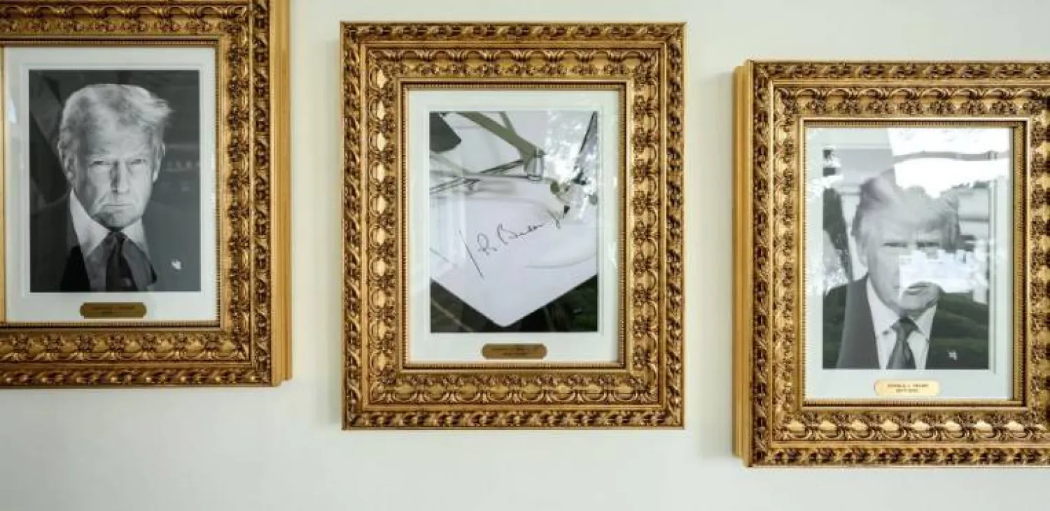 صورة مقتبسة من الفيديو الذي نشرته المساعدة الخاصة لترمب مارغو مارتن على منصة «إكس» لـ«القلم الآلي»