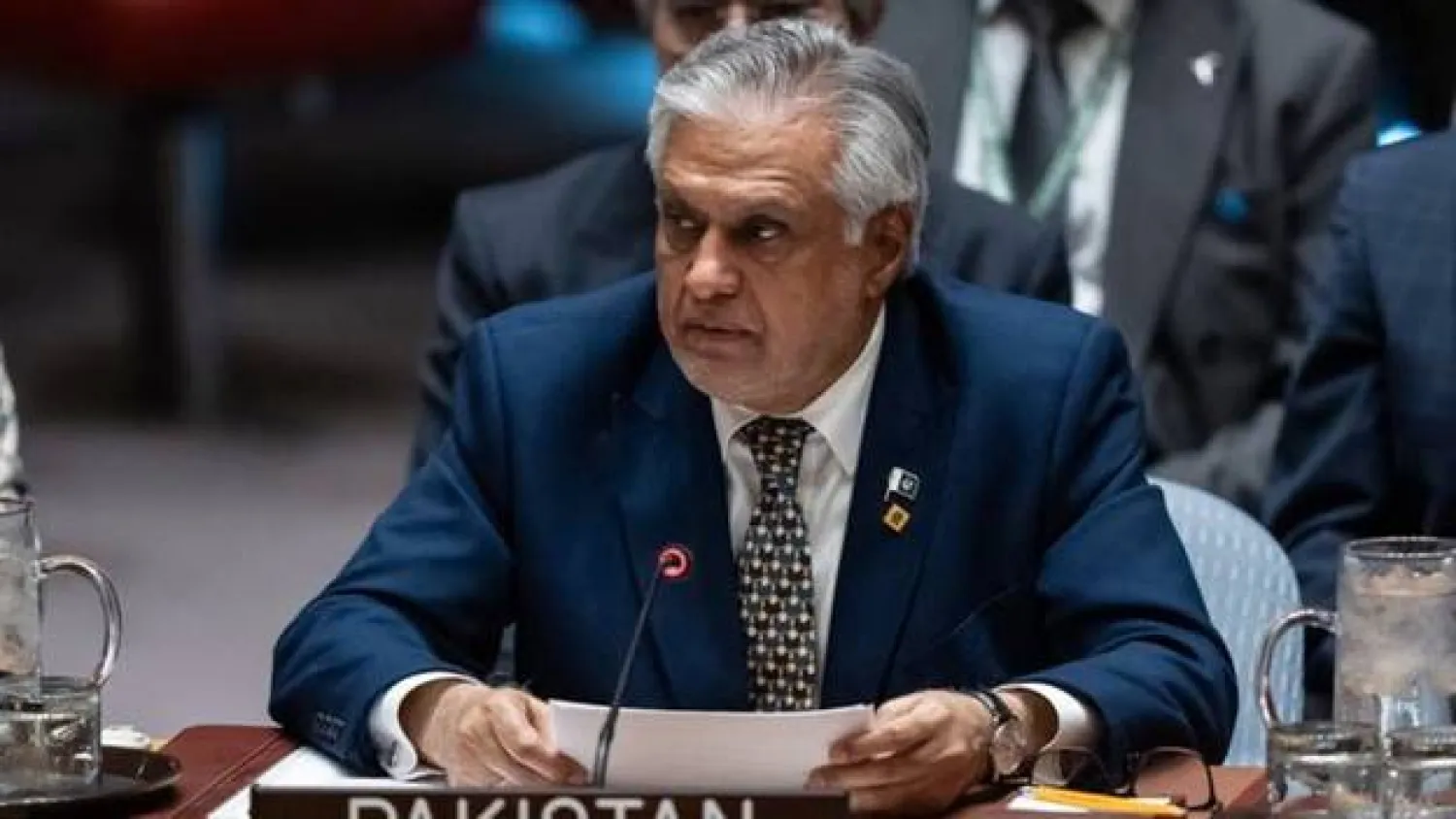 وزير الخارجية الباكستاني إسحاق دار خلال اجتماع لمجلس الأمن الثلاثاء (أ.ب)