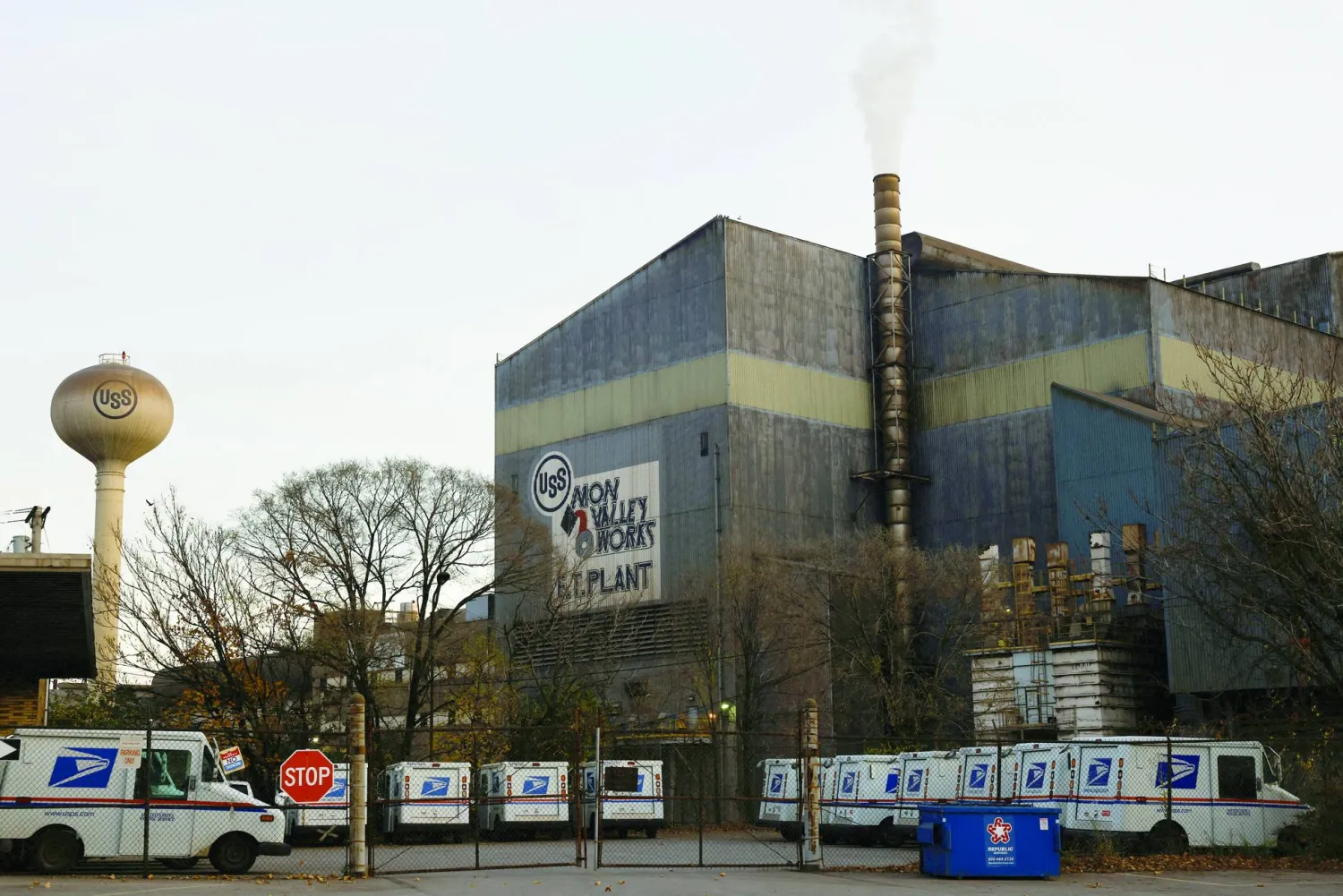 أحد مصانع شركة «يو إس ستيل» الأميركية في ولاية بنسلفانيا (رويترز)
