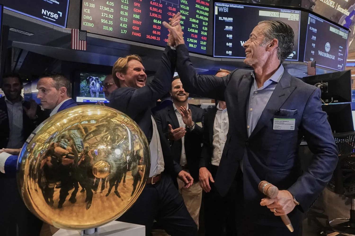 من داخل بورصة نيويورك (أ.ب)