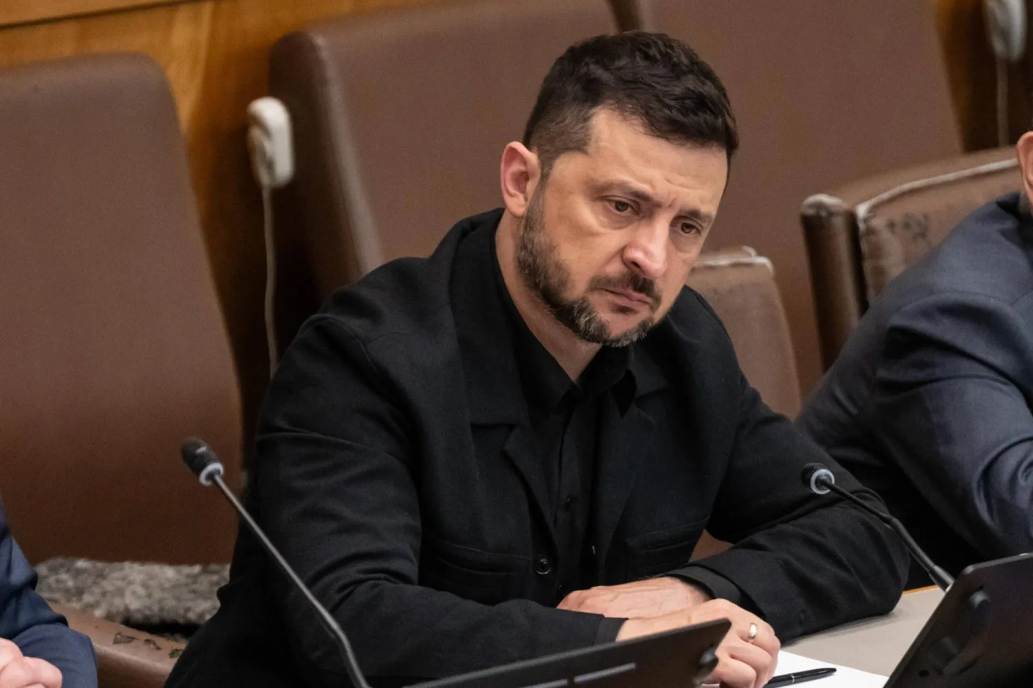 صورة ملتقَطة في 24 سبتمبر 2025 بنيويورك تُظهر الرئيس الأوكراني فولوديمير زيلينسكي خلال الدورة الخامسة لقمة منتدى شبه جزيرة القرم التي تُنظمها البعثة الدائمة لأوكرانيا لدى الأمم المتحدة على هامش أعمال الجمعية العامة (د.ب.أ)