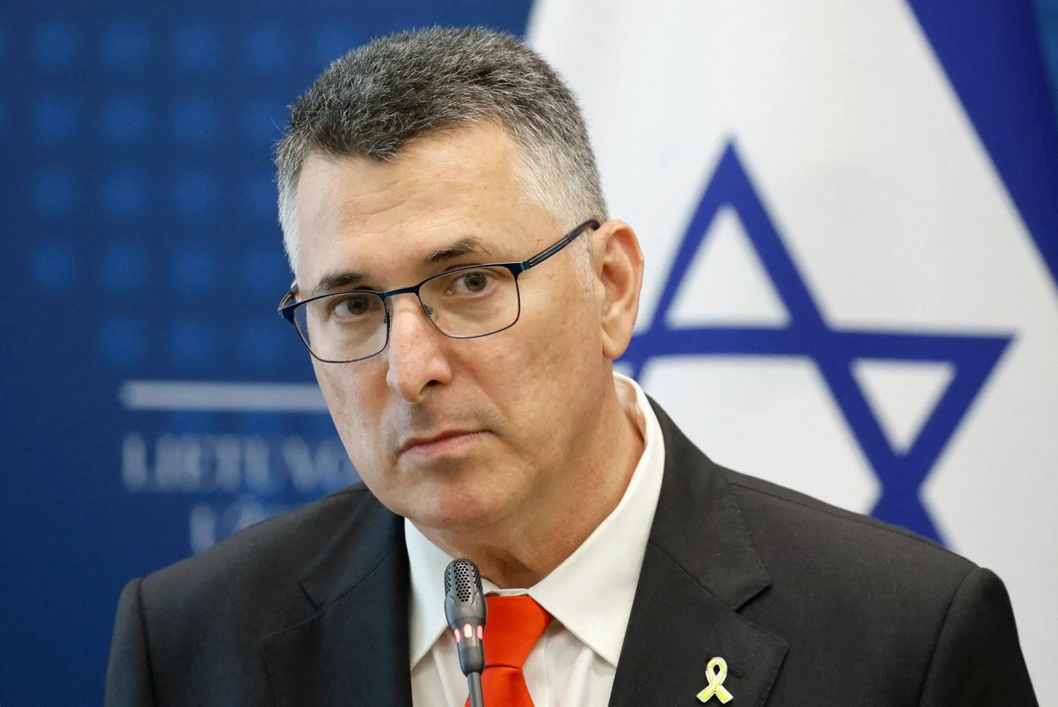 وزير الخارجية الإسرائيلي جدعون ساعر خلال مؤتمر صحافي في فيلنيوس - ليتوانيا 1 يوليو 2025 (أ.ف.ب)